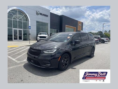 Brilliant Black Crystal Pearlcoat 2023 Chrysler Pacifica Hybrid Limited