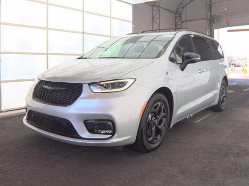Silver Mist Clearcoat 2024 Chrysler Pacifica Hybrid Select