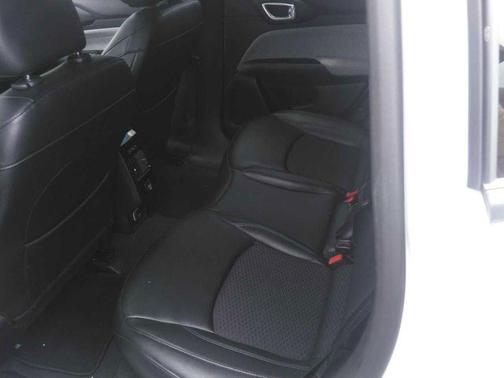 Bright White Clearcoat 2024 Jeep Compass Latitude
