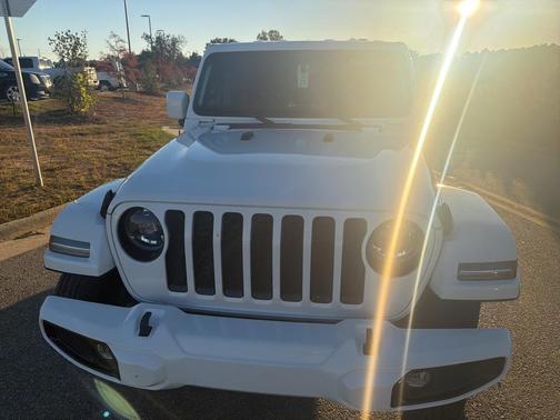 2023 Jeep Gladiator Overland