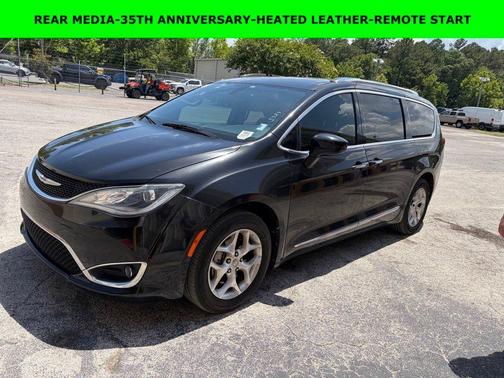 Brilliant Black Crystal Pearlcoat 2020 Chrysler Pacifica Touring-L