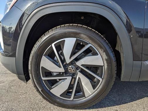 2024 Volkswagen Atlas 2.0T SE