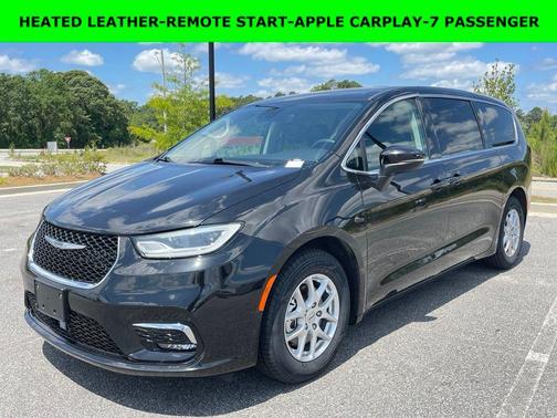 Brilliant Black Crystal Pearlcoat 2023 Chrysler Pacifica Touring-L
