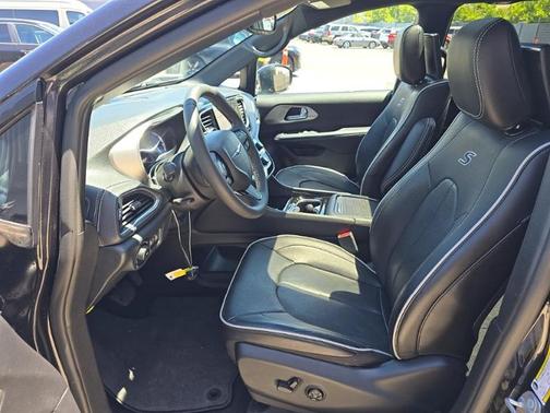 Brilliant Black Crystal Pearlcoat 2022 Chrysler Pacifica Hybrid Limited