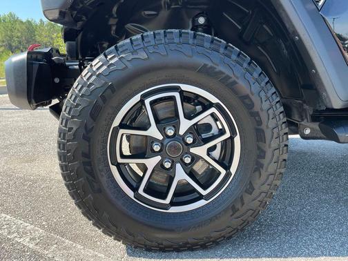 Black Clearcoat 2025 Jeep Gladiator Rubicon