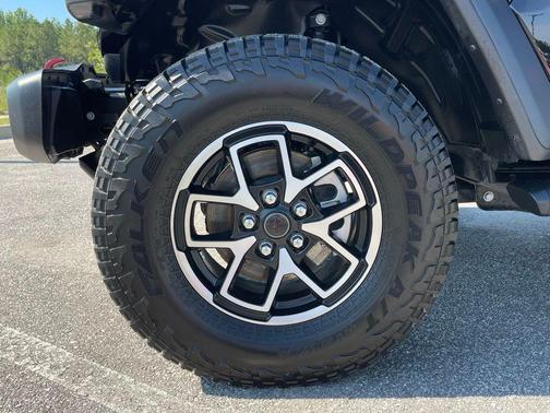Black Clearcoat 2025 Jeep Gladiator Rubicon
