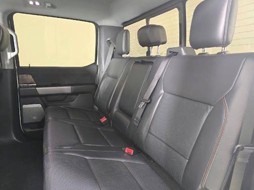 Oxford White 2024 Ford F-250 Lariat