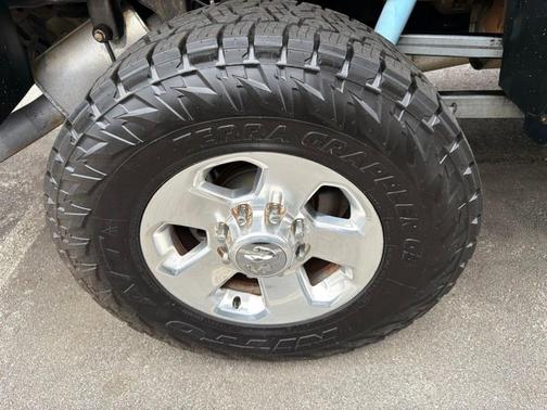 Brilliant Black Crystal Pearlcoat 2016 RAM 2500 Tradesman