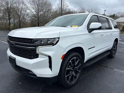 Summit White 2022 Chevrolet Suburban RST