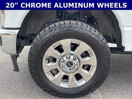 Oxford White 2023 Ford F-250 Lariat