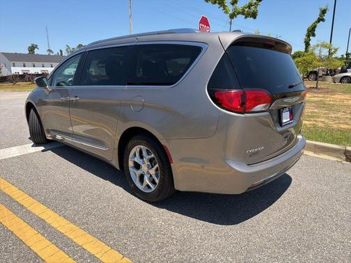 Molten Silver 2018 Chrysler Pacifica Limited