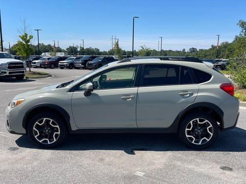 Desert Khaki 2017 Subaru Crosstrek 2.0i Premium