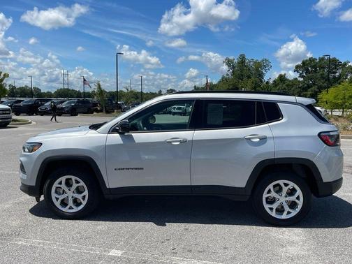 Silver Zynith 2024 Jeep Compass Latitude