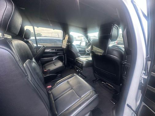 Bright White Clearcoat 2024 Jeep Wagoneer Series II