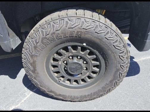 Summit White 2025 GMC Sierra 2500 AT4X