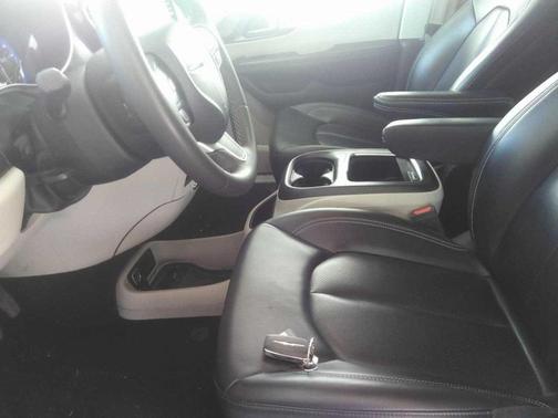 2023 Chrysler Pacifica Touring-L