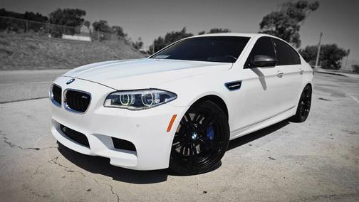 Alpine White 2016 BMW M5 Base