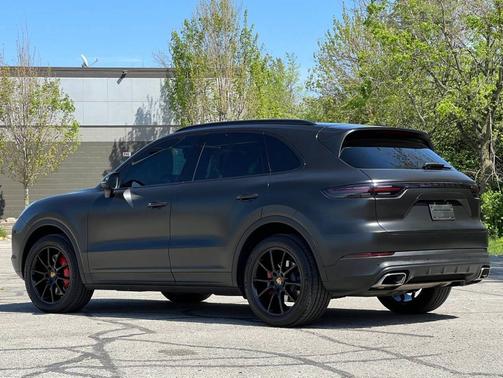 Dolomite Silver Metallic 2023 Porsche Cayenne