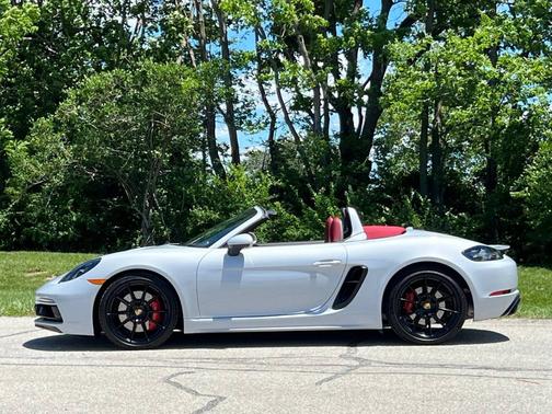 Ice Grey Metallic 2025 Porsche 718 Boxster