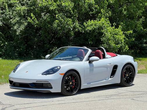 Ice Grey Metallic 2025 Porsche 718 Boxster