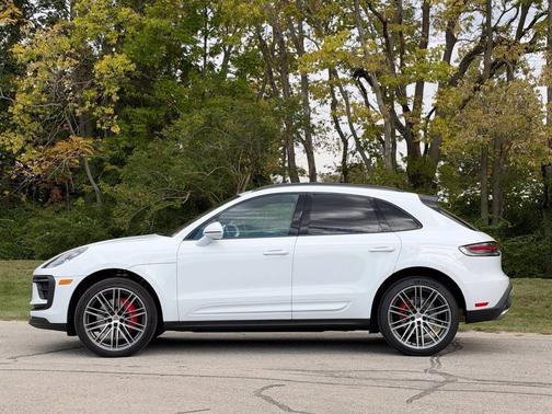 Carrara White Metallic 2026 Porsche Macan