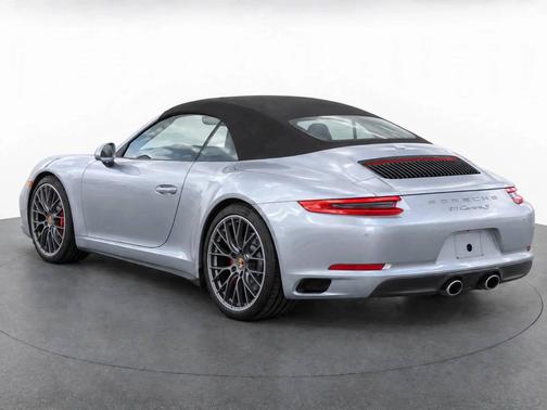 GT-Silver Metallic 2017 Porsche 911