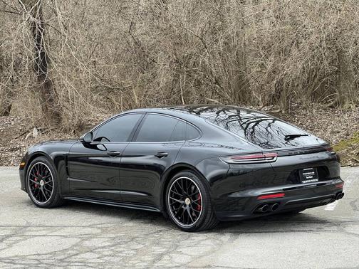 2019 Porsche Panamera 