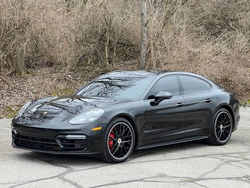 2019 Porsche Panamera 