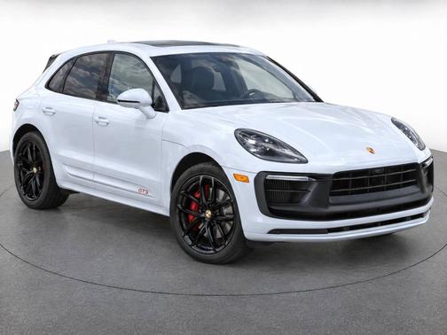 Carrara White Metallic 2022 Porsche Macan