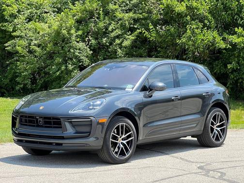 Volcano Grey Metallic 2022 Porsche Macan