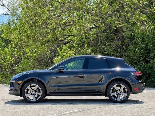 Jet Black Metallic 2025 Porsche Macan