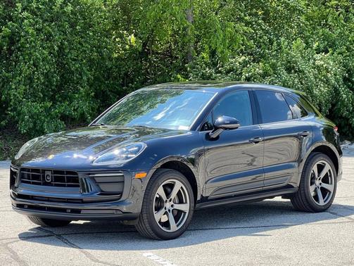 Jet Black Metallic 2025 Porsche Macan