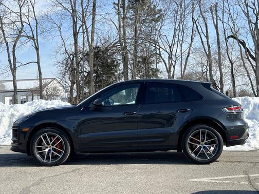 2022 Porsche Macan 