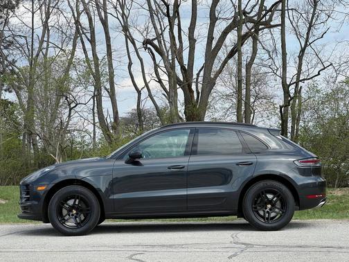 Vulcano Gray Metallic 2020 Porsche Macan