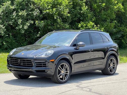 Jet Black Metallic 2022 Porsche Cayenne