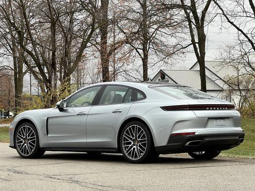 2025 Porsche Panamera 