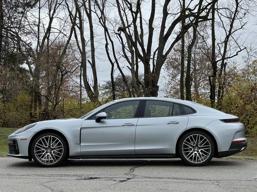2025 Porsche Panamera 