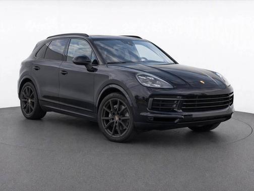 Jet Black Metallic 2022 Porsche Cayenne
