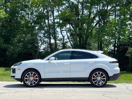 Carrara White Metallic 2024 Porsche Cayenne