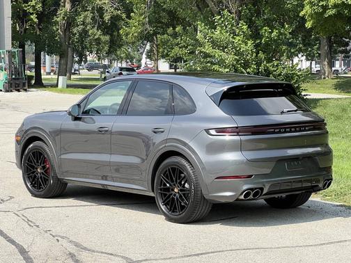 2025 Porsche Cayenne 