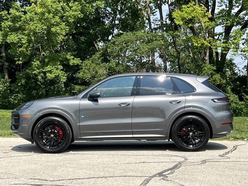 2025 Porsche Cayenne 