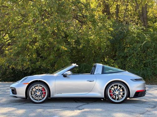 GT-Silver Metallic 2024 Porsche 911