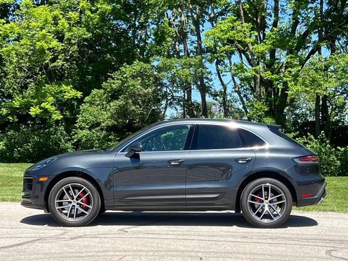 Volcano Grey Metallic 2022 Porsche Macan