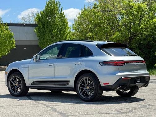 Dolomite Silver Metallic 2025 Porsche Macan