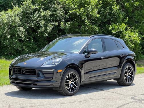 Jet Black Metallic 2025 Porsche Macan