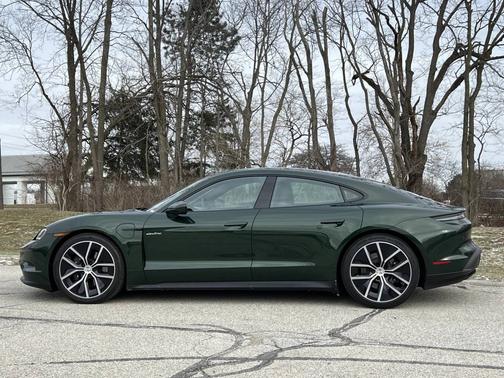 2025 Porsche Taycan 