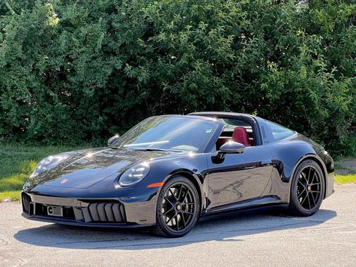Jet Black Metallic 2026 Porsche 911
