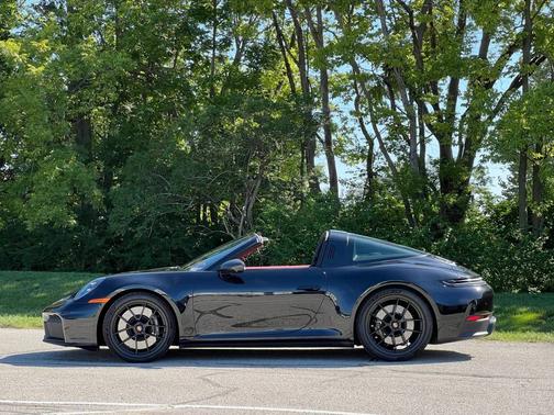 Jet Black Metallic 2026 Porsche 911