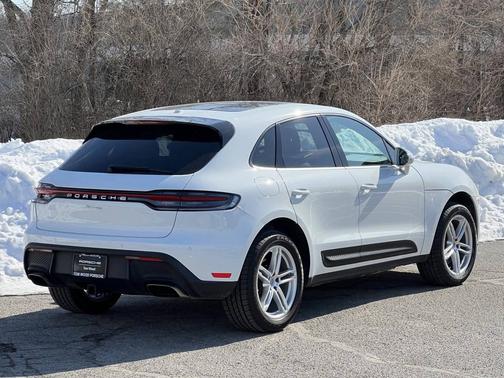 2022 Porsche Macan 