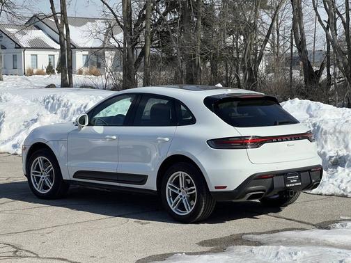 2022 Porsche Macan 